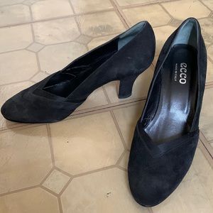 Ecco / Sacco Black Suede Pumps Made in Italy